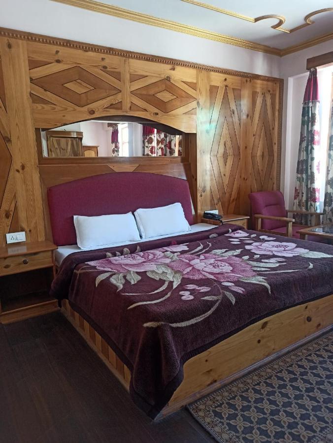 Hotel Prini Inn Manāli エクステリア 写真
